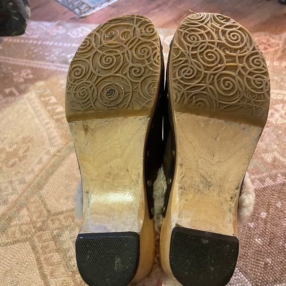 UGG CLOGS - Picture 3 of 5